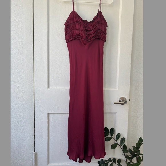 NWT Size M ASTR the Label Zola Midi Dress - Picture 2 of 5